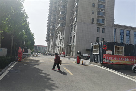 青峰山中学附近圣岳美地楼王位置3室2厅2卫急租